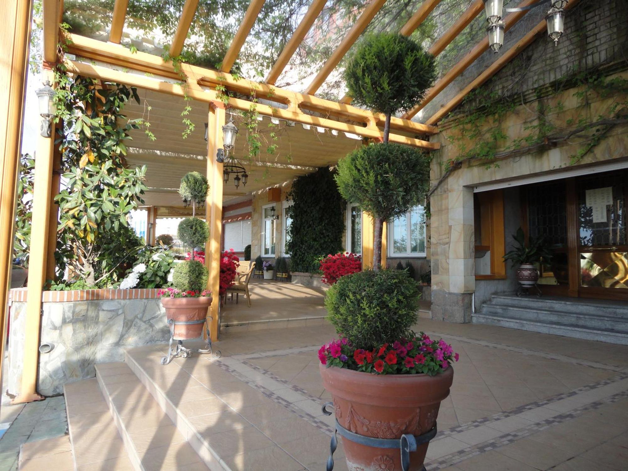 Hotel La Maruxina La Alameda de la Sagra Luaran gambar