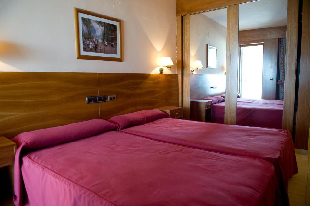 Hotel La Maruxina La Alameda de la Sagra Bilik gambar