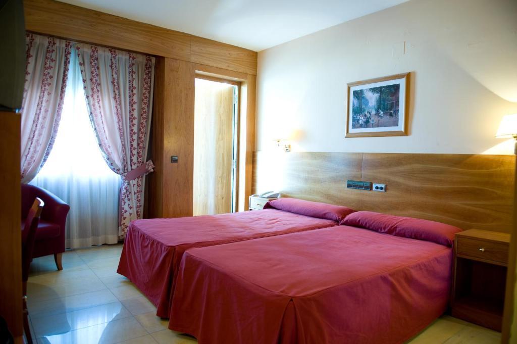 Hotel La Maruxina La Alameda de la Sagra Bilik gambar